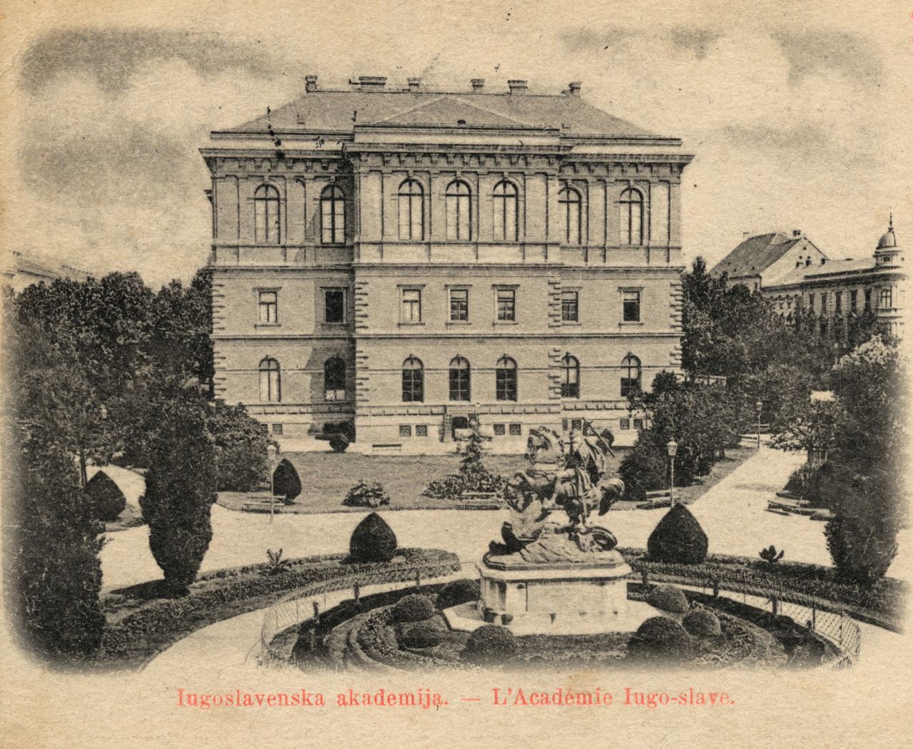 Spomenik 'Sv. Juraj ubija zmaja', rad kipara Antona Dominika Fernkorna, u pozadini zgrada JAZU, Akademički trg (današnja HAZU, Strossmayerov trg), oko 1900.-1905. godine